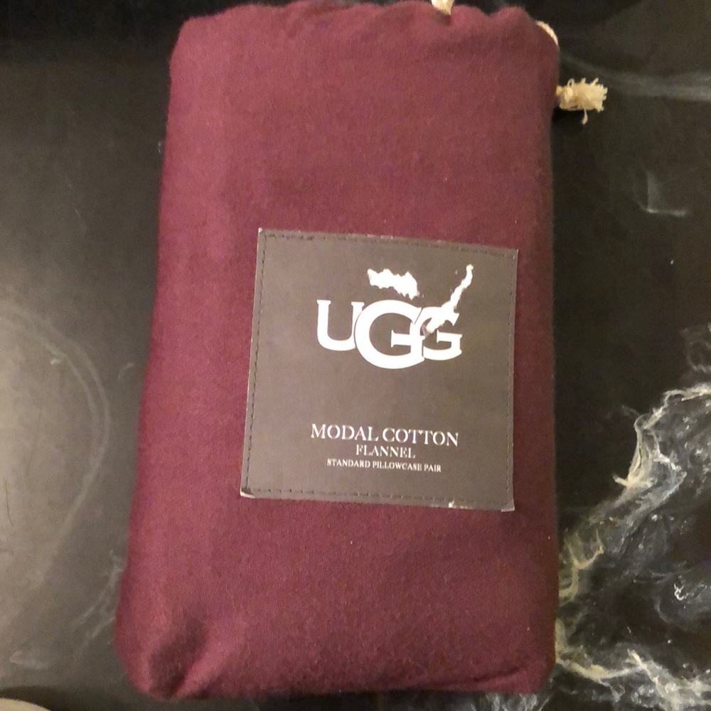 Ugg maroon pillowcases